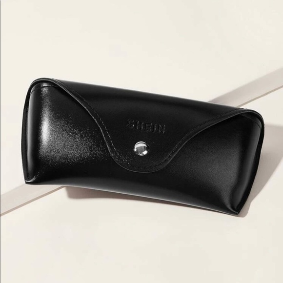 Sunglasses with case - Picture 2 of 9